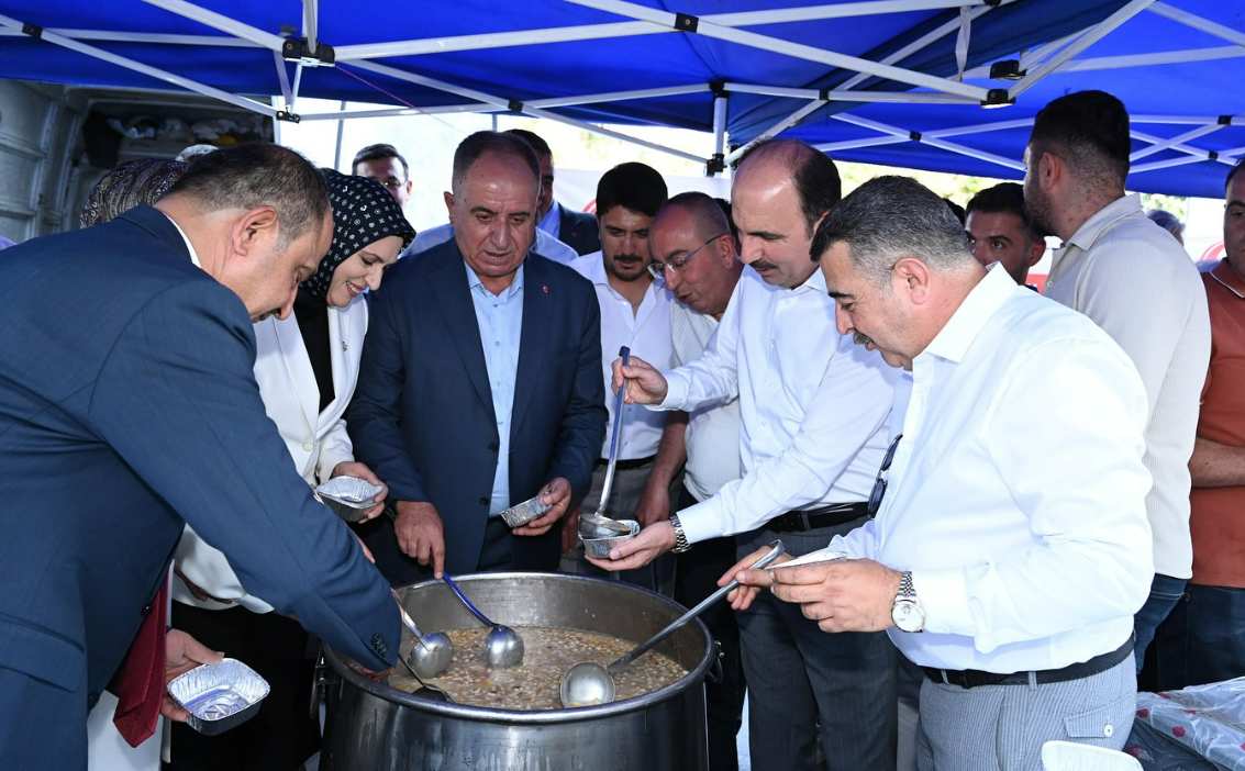 Konya'da Birlik ve Beraberlik Vurgusu: MHP'den Aşure İkramı